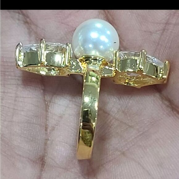 Goldtone Pearl & Simulated Diamond Three Stone Ring NWOT - Picture 5 of 5